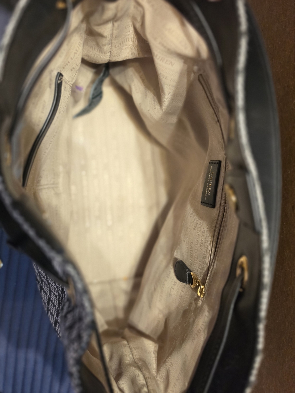 Lauren Ralph Lauren Black and White Drawstring Crossbody with Gold Hardware - Picture 4 of 8